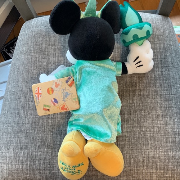 Disney Store New York Minnie Mouse Plush - Statue of Liberty - Picture 2 of 3